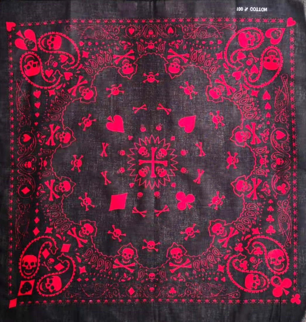 55 cm Bianco Nero Rosso Teschi - Bandana Blank White recensione e prezzo