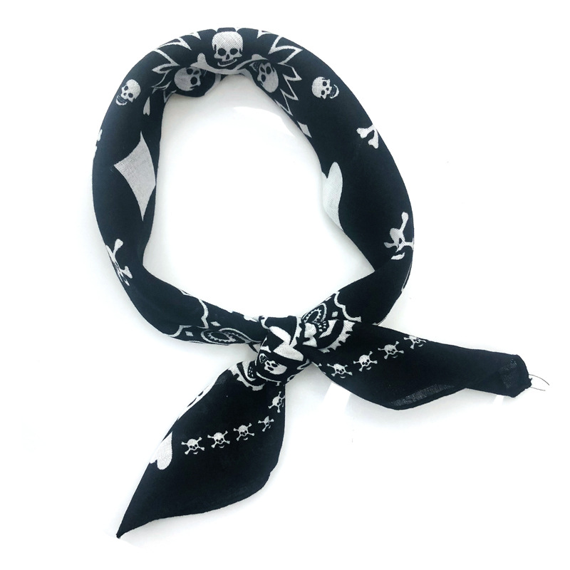 55 cm Bianco Nero Rosso Teschi - Bandana Blank White recensione e prezzo